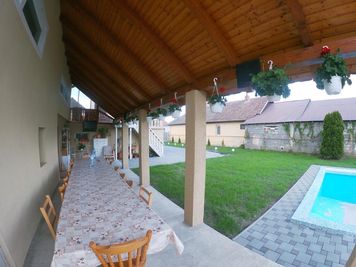 Casa Sannicolau Bed & Breakfast Sînnicolau Mare Екстериор снимка