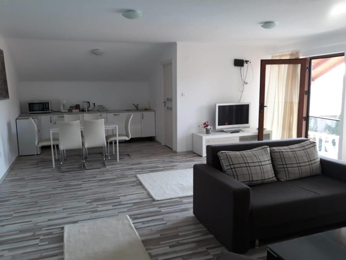 Casa Sannicolau Bed & Breakfast Sînnicolau Mare Екстериор снимка