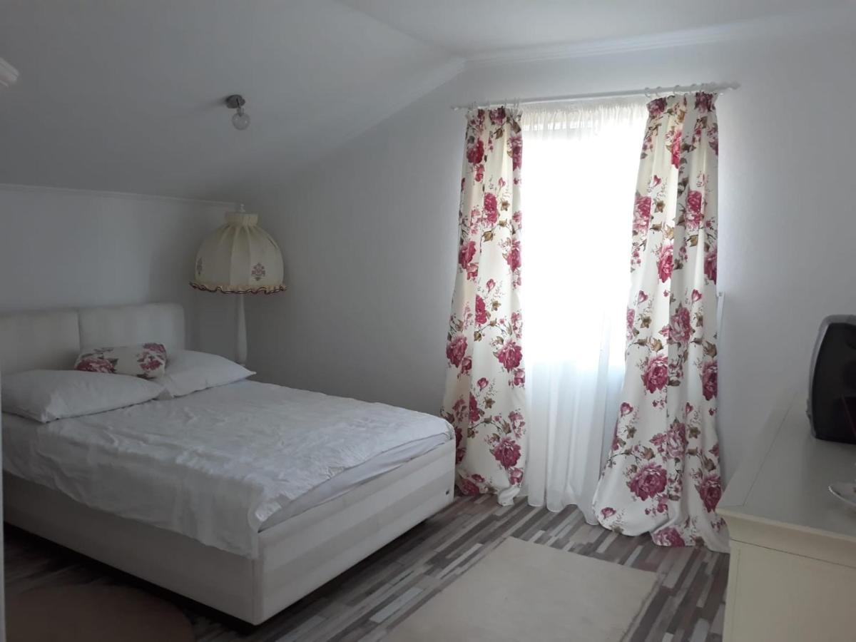Casa Sannicolau Bed & Breakfast Sînnicolau Mare Екстериор снимка